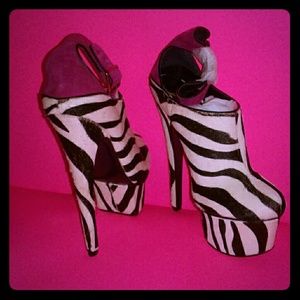 SZ 7 LONDON TRASH ZEBRA PONY FUR LEATHER PINK 👡